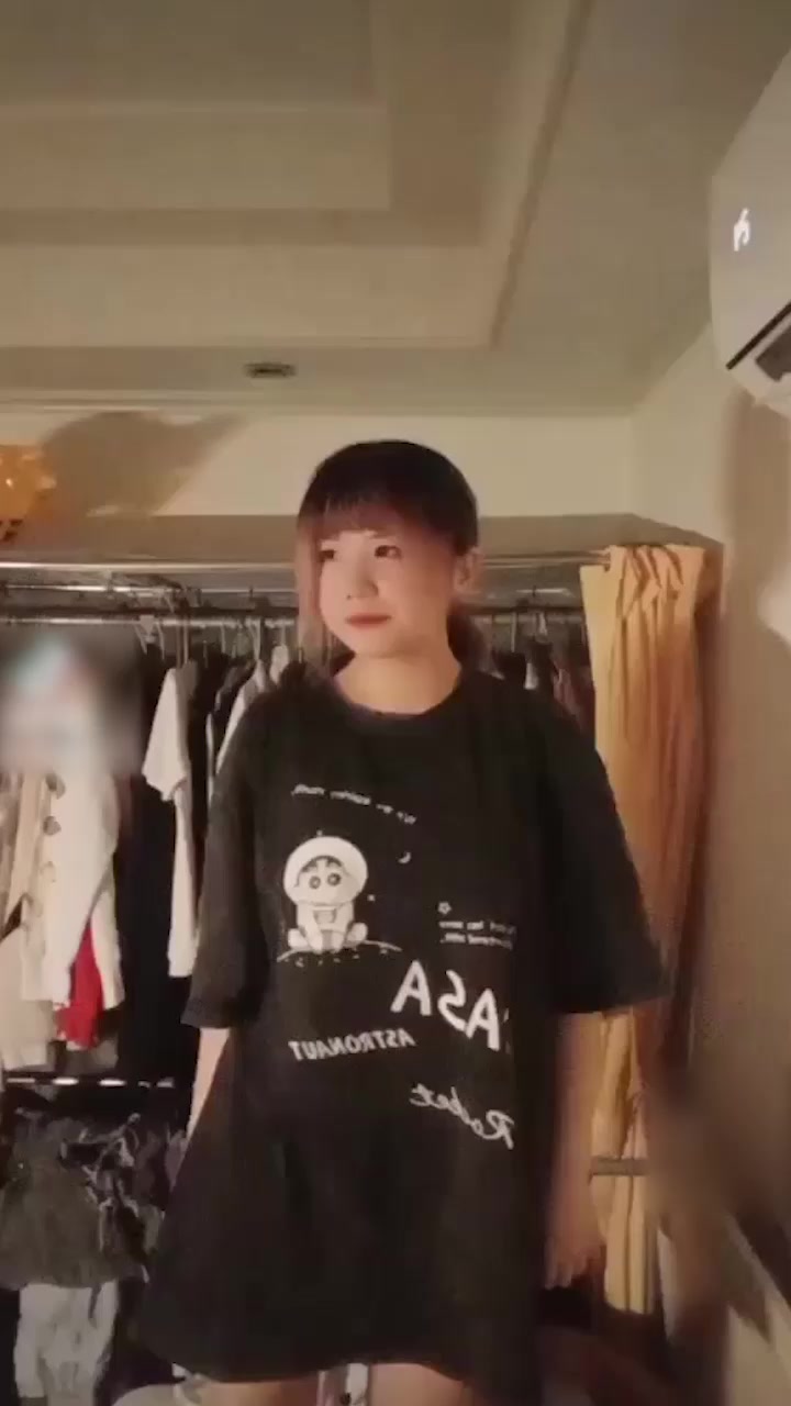瓜友调教短发巨乳学生妹 自拍裸舞开合跳高衩打奶子 各种发骚视频反差拉满！