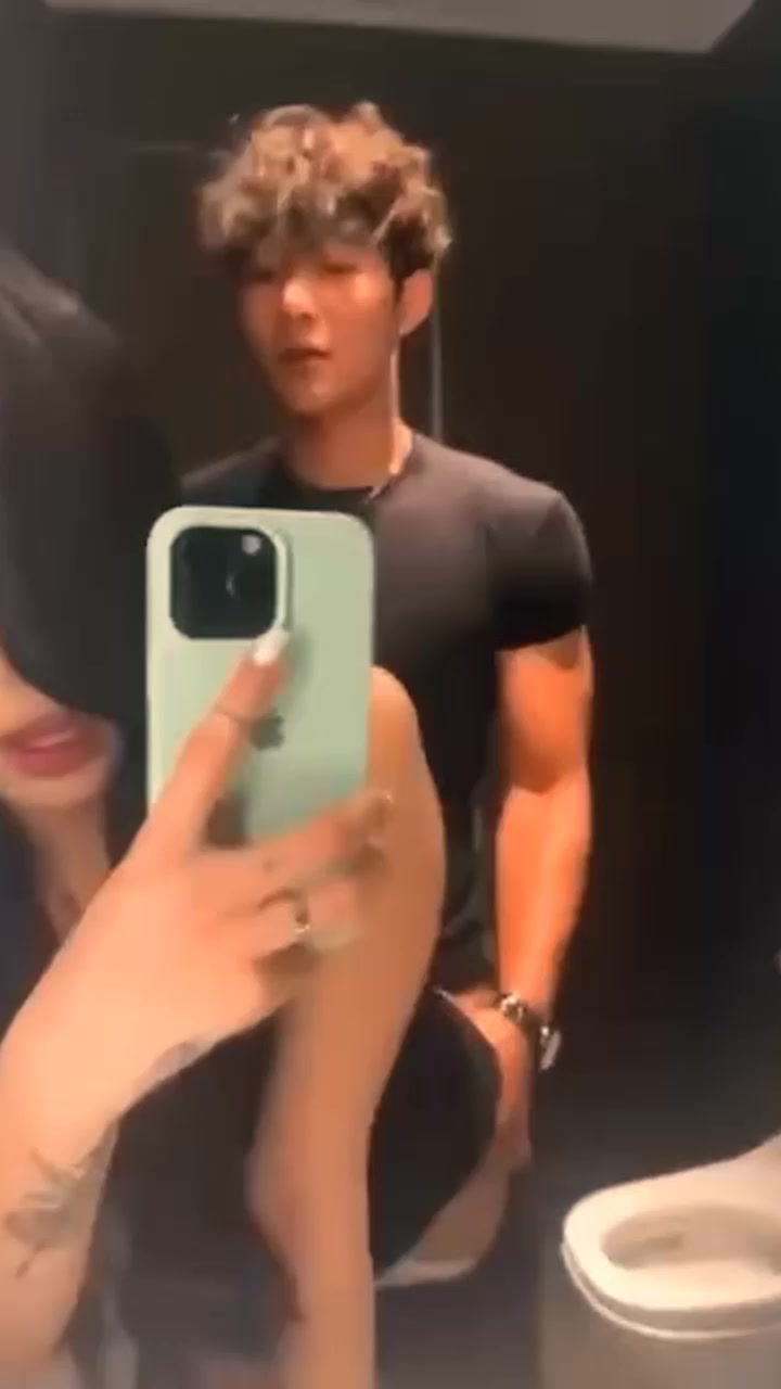 抖音高颜值女神 乔乔乔儿 性爱视频流出！极品脸蛋露点私拍 被男友镜前后入啪啪 香艳到窒息！