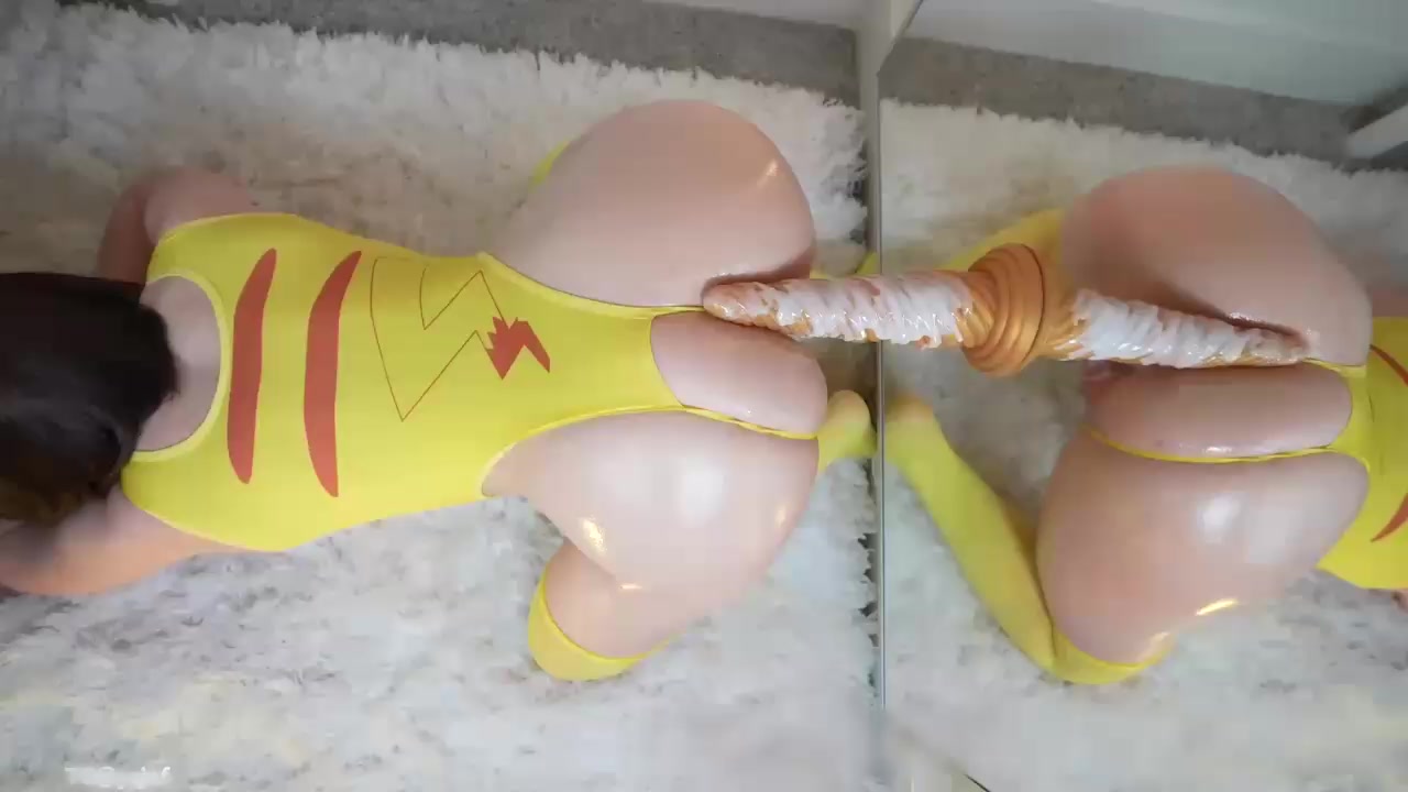 顶级巨乳肥臀尤物 姬子猫hime_tsu 化身性感皮卡丘 肥臀翘起蜜穴深吞巨物 春潮喷涌自慰销魂！