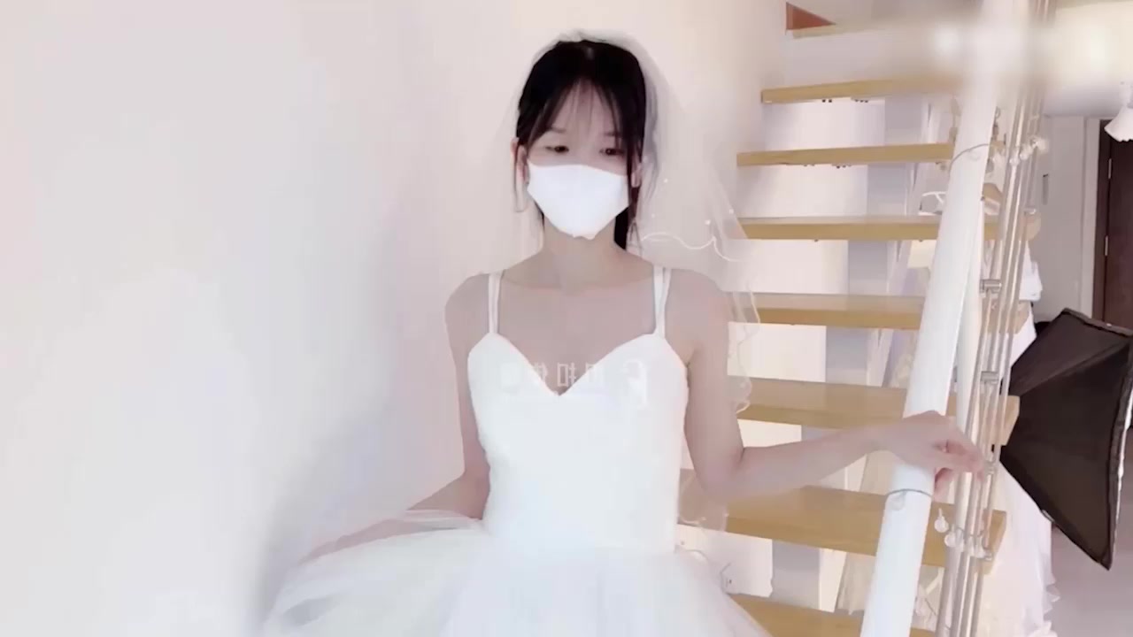 超反差萝莉网黄 粉色情人 最新私拍 身穿洁白婚纱化身甜美新娘 全方位交欢画面极度香艳！