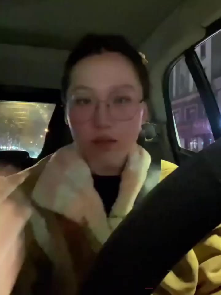 抖音爆火wan姐大瓜 考公小仙女分手四个月 得知前男友订婚当场破防 哭泣发文惨遭网友怒怼 早期靠逼圈钱被深扒！2