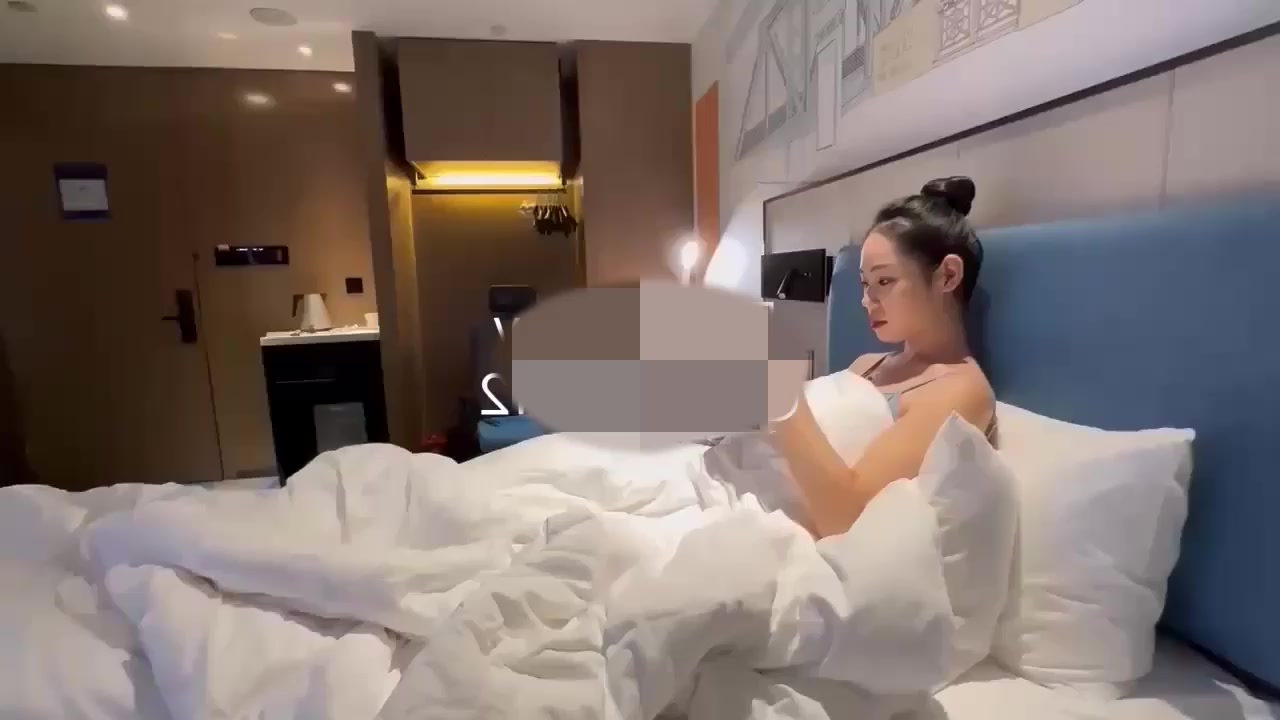 推特空姐网黄 月野兔mmy 福利私拍 酒店翘臀勾引外卖员 机舱露出发情自摸 3P性爱体验极致快感！