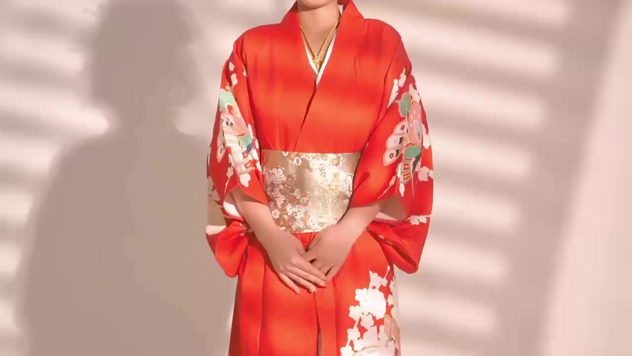 极品福利姬 星澜 和服绳缚私拍流出 巨乳肥臀被勒陷 翘臀爬行乳晃屏爆 复古骚体香艳诱人！