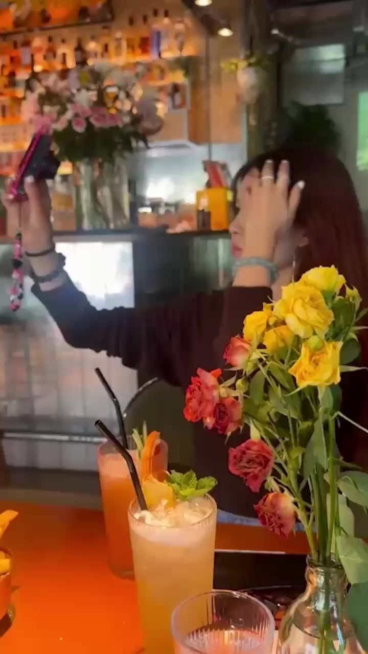 顶级约啪大神 深圳第一深情 11月最新作品 30万粉瑜伽小巫女 总统套房跪吞巨屌 无套后入内射喷精！