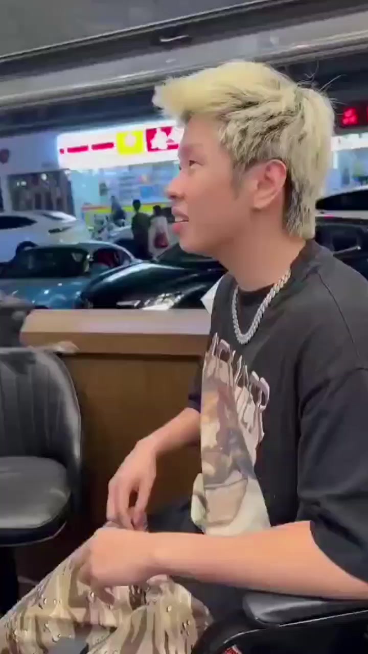 说唱圈又出大瓜！知名rapper米其林 约炮女网红 DQ兔 不慎怀孕！转眼拉黑跑路 让正牌女友下场撕逼！更被扒出多段炮房视频！1