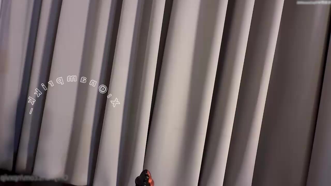 巨乳母狗 NPXVIP 圣诞特辑 黑丝扯破狂扣骚穴 跳蛋乳夹粗假屌轮番上 骚穴高潮不断喷白浆！