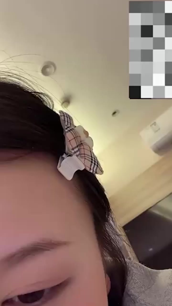广西超嫩母狗裸聊视频流出！逼痒难耐网上寻求调教 骚穴自扣尺度拉满！