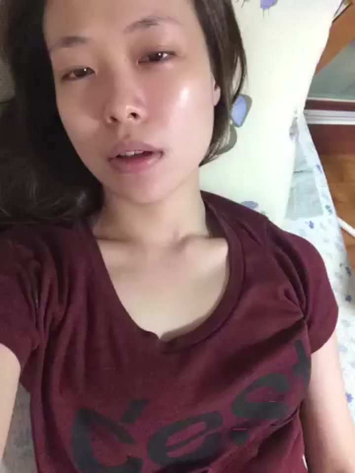 重庆奔驰4S店女销售 离异后欲望强烈 饥渴难耐下约炮客户 深吞肉棒口技精湛 少妇极具反差感！2