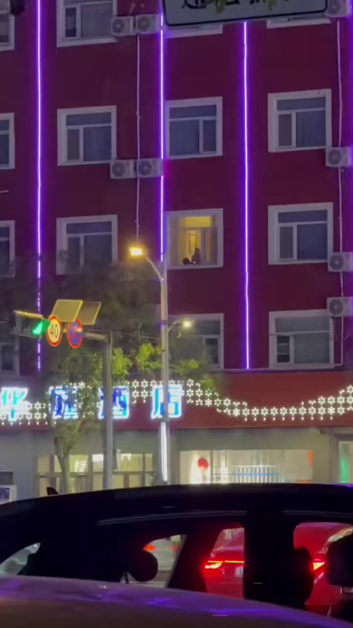 河北衡水 安平汉庭酒店业务员16秒大瓜！饥渴美女趴窗边后入偷情 发觉被拍后拉窗帘 全网万人疯求视频流出！