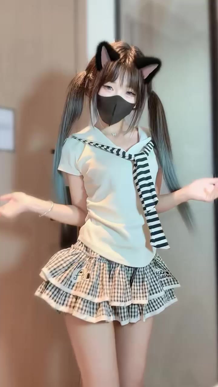 推特新晋小萝莉 小钰 抖音风裸舞合集 超嫩身材扭到犯规 扁平奶子骨感欲拉满 处处透露粉嫩！3