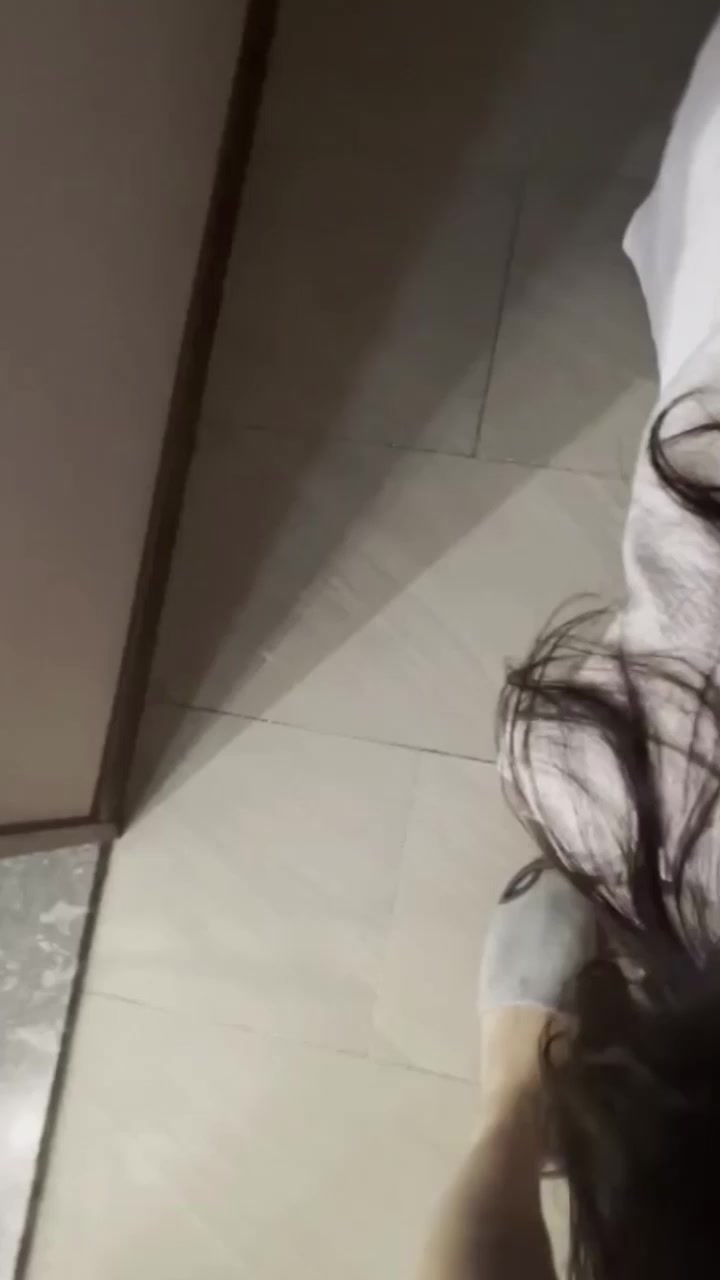 约啪大神 杭州炮哥 最新操良私拍 顶配小少妇全程露脸接受调教 狗链锁脖跪地深喉 含吸脚趾打桩爆！