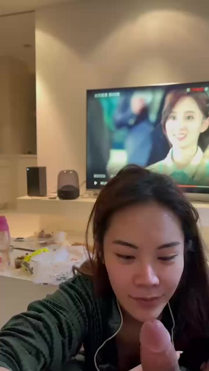 北京三里屯极品名媛 姚铭芮 约炮视频流出 精致女神变淫荡母狗 深喉口爆后入爆操浪叫不停！