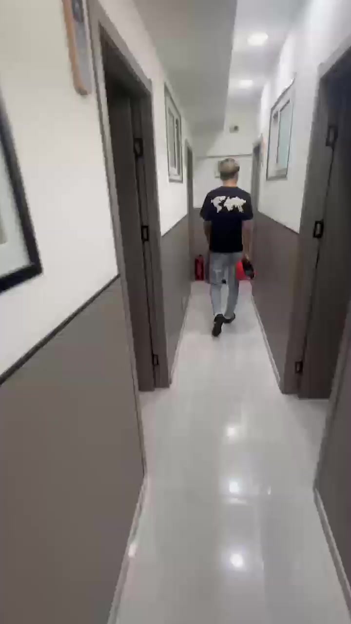 国服达摩申请出战！精神小伙麻将馆暴走 怀疑牌友摸女友手 直接飞身一秒十八拳伺候！
