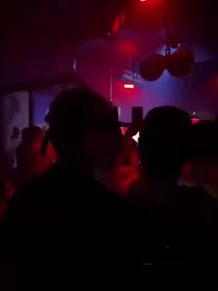 韩国影帝 刘亚仁 现身上海gay吧 现场与同性恋亲密互动 早期更被曝出因性侵被立案 远赴泰国约炮视频流出！2