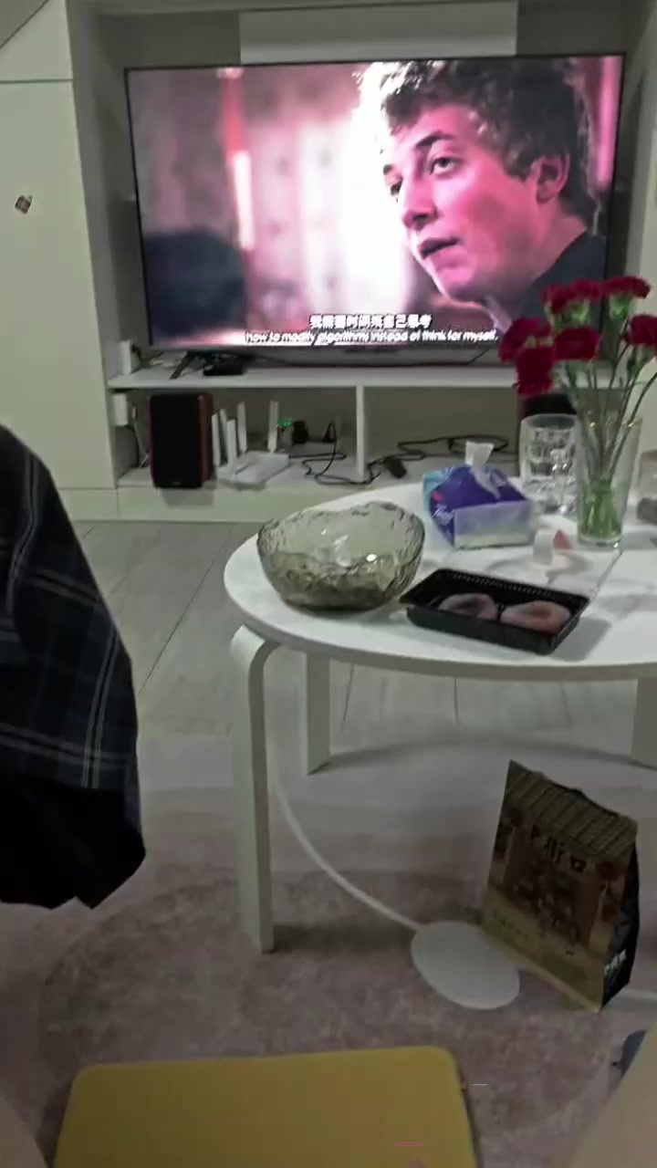 陕西西安极品名媛 吴墨晗 远赴深圳下海卖逼 各式情趣装应有尽有 外御内纯包养圈十分抢手！