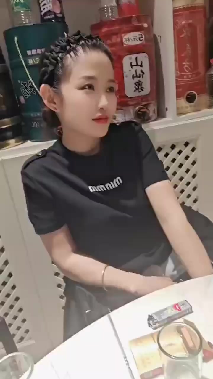 抖音风韵少妇 鱼小于呀 人妻偷情约炮视频曝光 暴扯黑丝无套内射 骚穴抽搐喷浆！