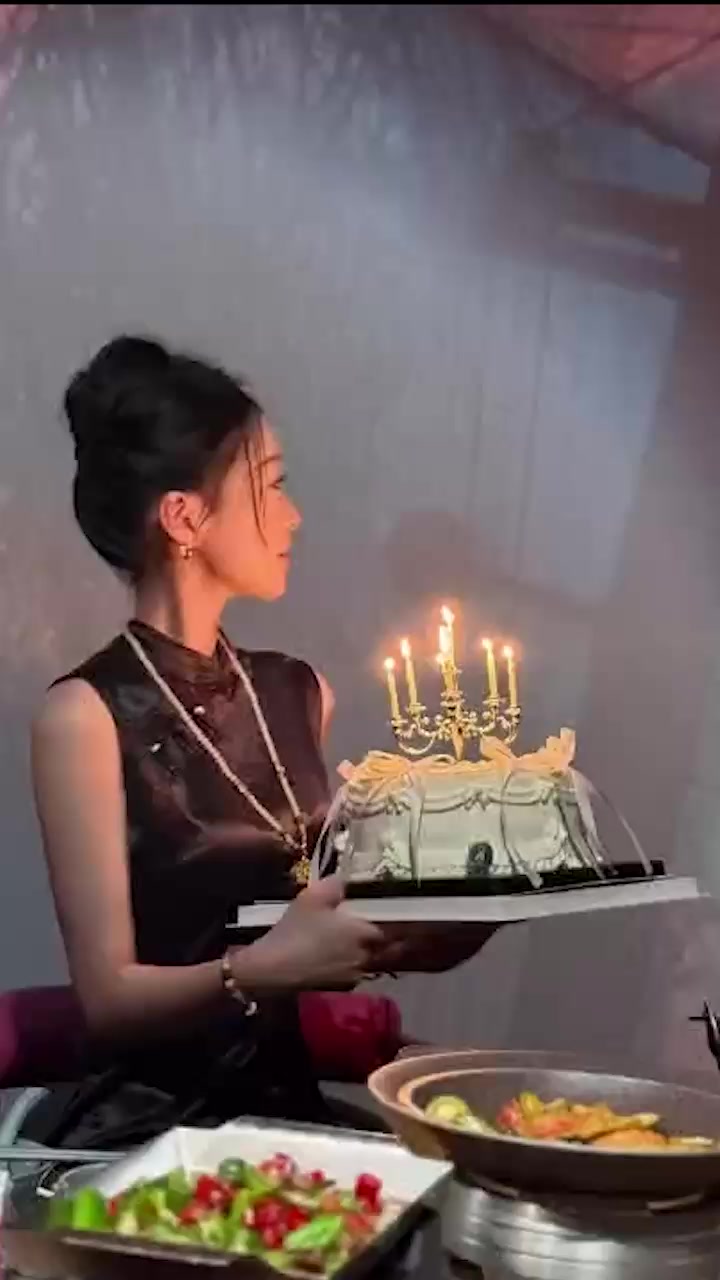 湖州美甲店老板娘 安吉 出轨酒吧经理视频流出 激情自慰口交边做爱边和男友通话 骚气爆表！