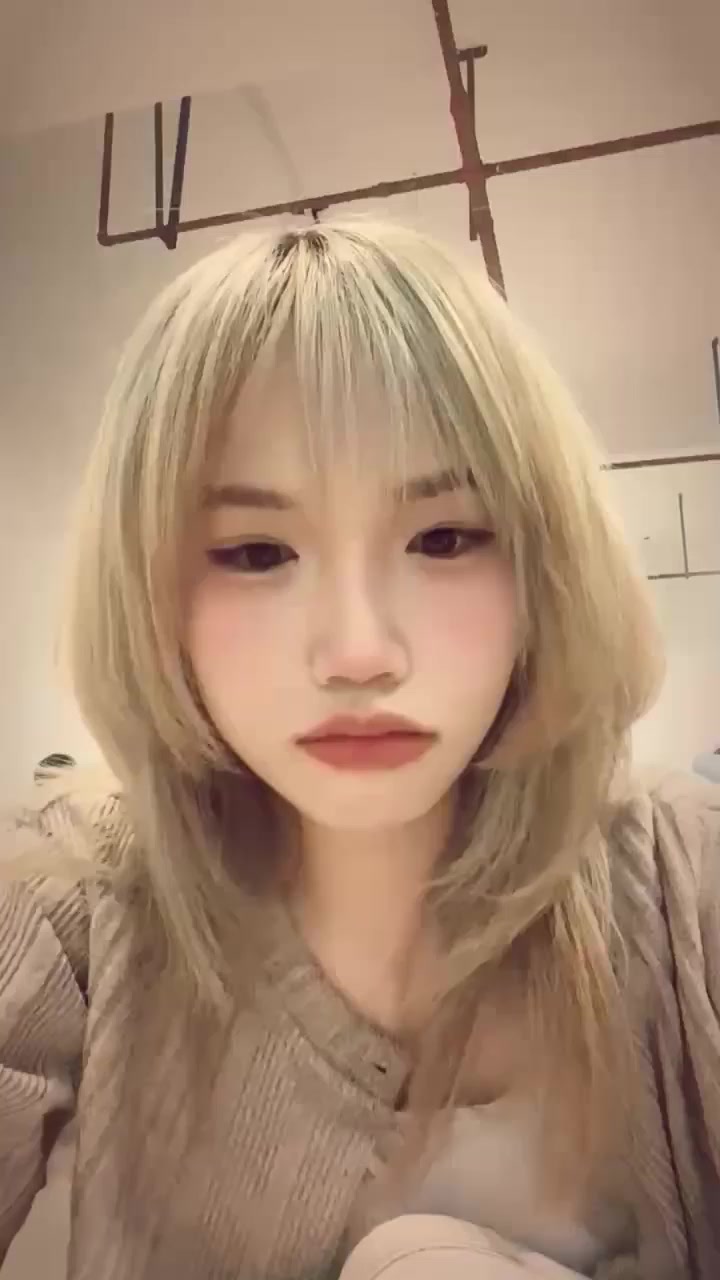 山西大学美女留学生 vanilla 刚被老挝男友户外颜射 又陪中国男友车震狂摇榨精 堪称行走的精液收集器！