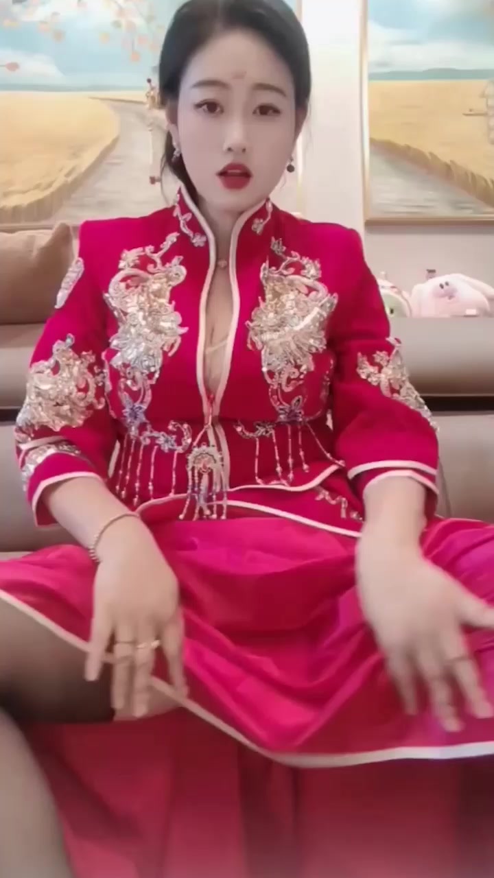 天然F奶素人新娘 娍 下海新作 古风秀禾婚服狂野自慰 珠链勒逼假屌猛桶骚穴 双重刺激淫水喷涌 ！