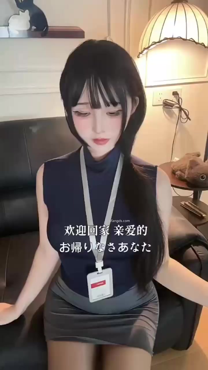 极品萝莉福利姬 魔人布欧 重金定制私拍流出 黑白丝袜玉足挑逗 曲线身姿极度诱人！2