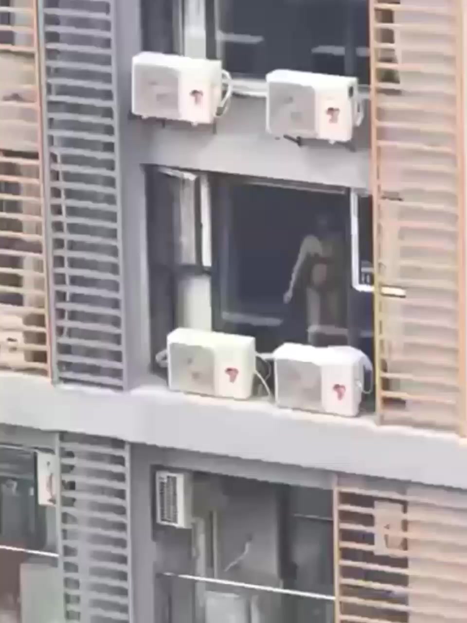 广东某小区极品主播 红色情趣内衣1对1热舞被偷拍 第三视角羡慕解说 骚舞扭腰顶胯 激情四射！