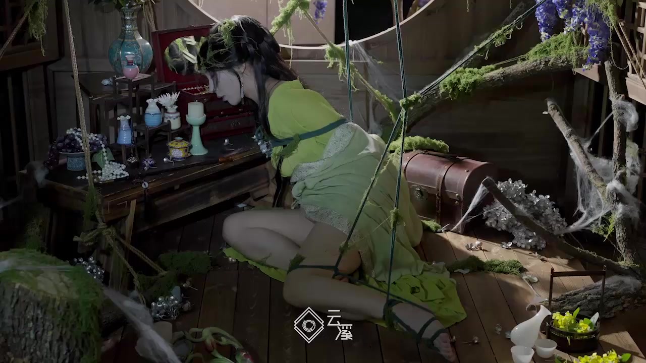 极品福利姬 奶桃桃 全身被捆绑苔缚 紧绷的绳索衬托傲人身材 湿穴滴水扭臀娇喘 眼神骚到骨子里！