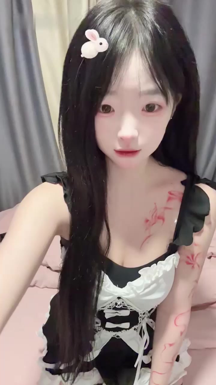 抖音甜美主播 小奶系 私拍全套流出 穿情趣装搔首弄姿 美腿玉足诱惑不断 甜到发齁又骚到滴水！