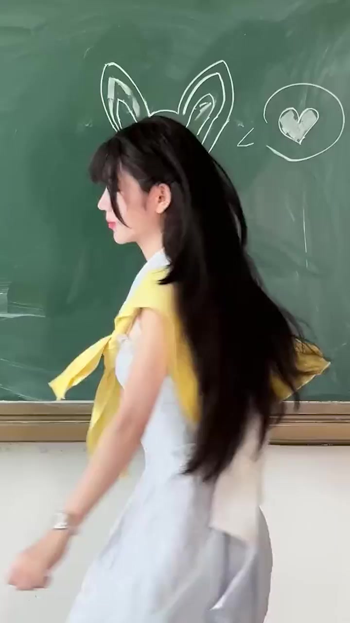 抖音顶级童颜巨乳 嚼嚼者 裸聊捞金福利大放送 双马尾萝莉露脸抖胸 白虎露点完整版流出 现主页删视频准备跑路！