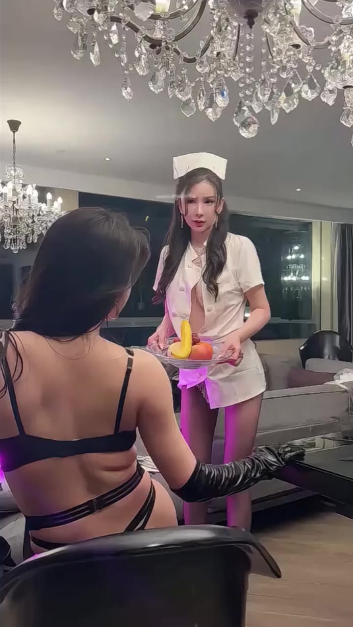 爆乳双娇 李丽莎与心妍小公主 上演真空女王VS白衣天使的顶级淫媚对决 白衣褪尽黑丝露奶热蜡滴胸 堪称视觉春药！