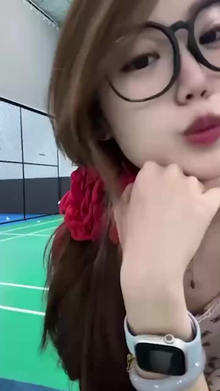 成都反差眼镜妹 张娜 性爱视频流出 酒店狂野榨精 深喉口交后入爆操 刮毛露出白虎骚穴！