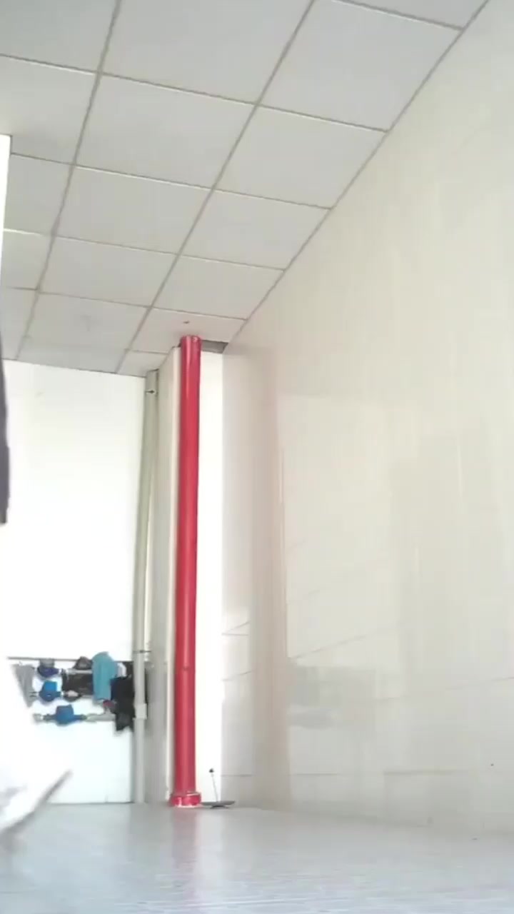 偷拍大神潜入艺术学院女厕 娇媚眼镜妹脸穴同框 撒尿嘟嘴自拍 画面刺激彻底点燃偷窥欲望！