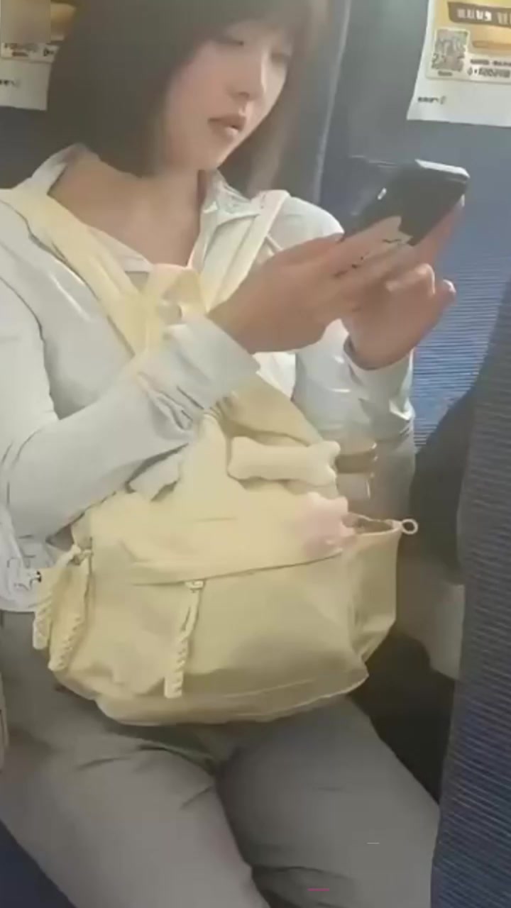 全网爆火高铁短发女孩大瓜！抖音真铁蛋被实锤为女主 私下各种大胆露出 高铁口交户外放尿 为了流量毫无底线！