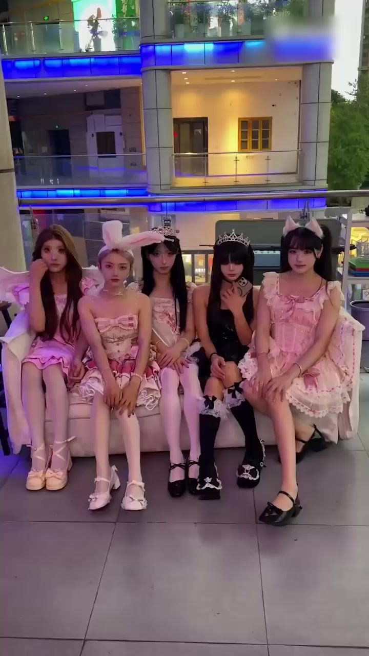 四川成都TS伪娘商业化 男娘Cosplay女仆店尺度极大 猫耳黑丝日常营业太有说法了