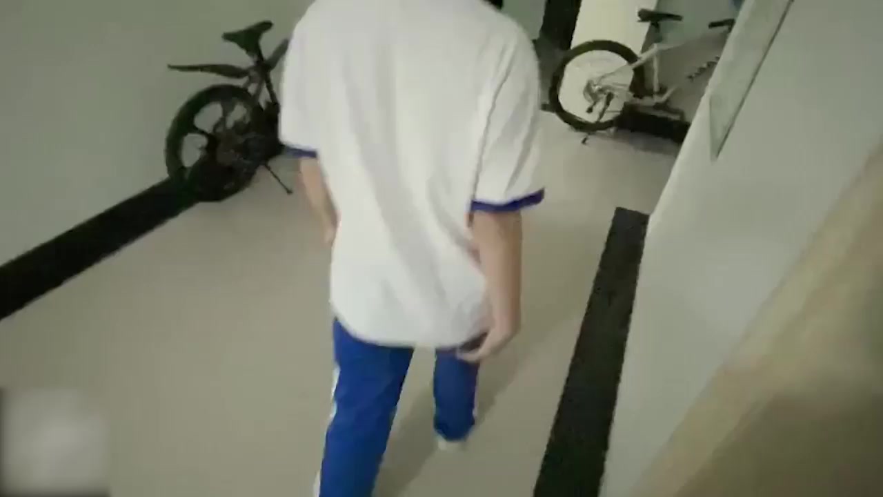 海角乱伦大神 公主呆呆兔 新作 爸妈不在家 学生妹主动邀请保安叔叔到家内射 绝美酮体嫩到出水！