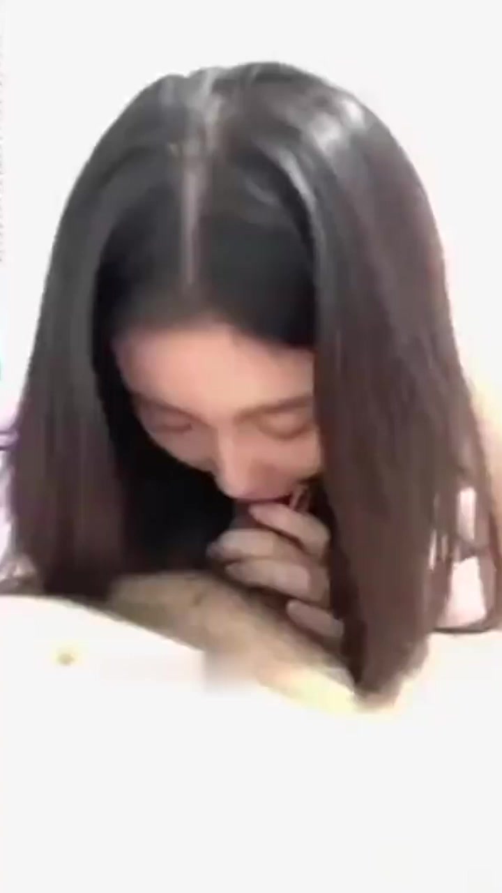 山东威海职业学院反差婊 邵舒琳 性爱视频流出 口含肉棒深喉吞吐一脸淫荡 小穴被操红肿汁液横流！