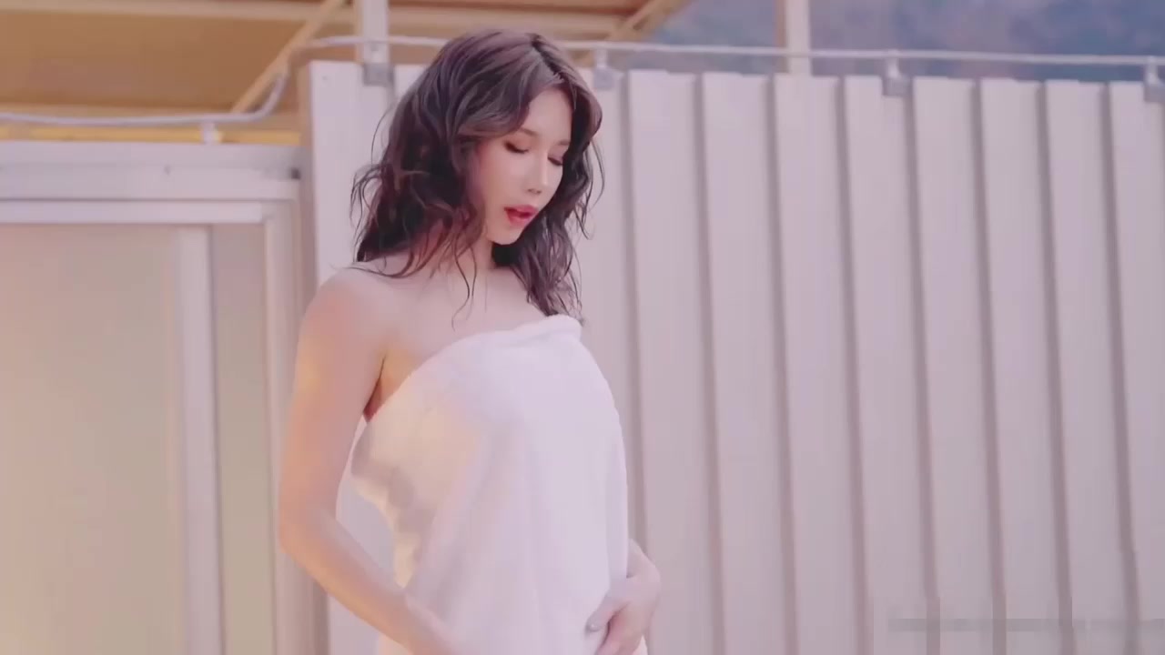 台湾巨乳女神 辛尤里 富士山下裸汤自慰 产后曲线更显妖娆 揉奶抚穴蚀骨销魂