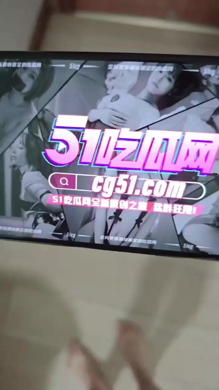 51原创睡不醒的小嫂子 骚母狗嫂子身穿性感渔网袜 主动要求玩漏出 就喜欢让别人看她被干的贱样！