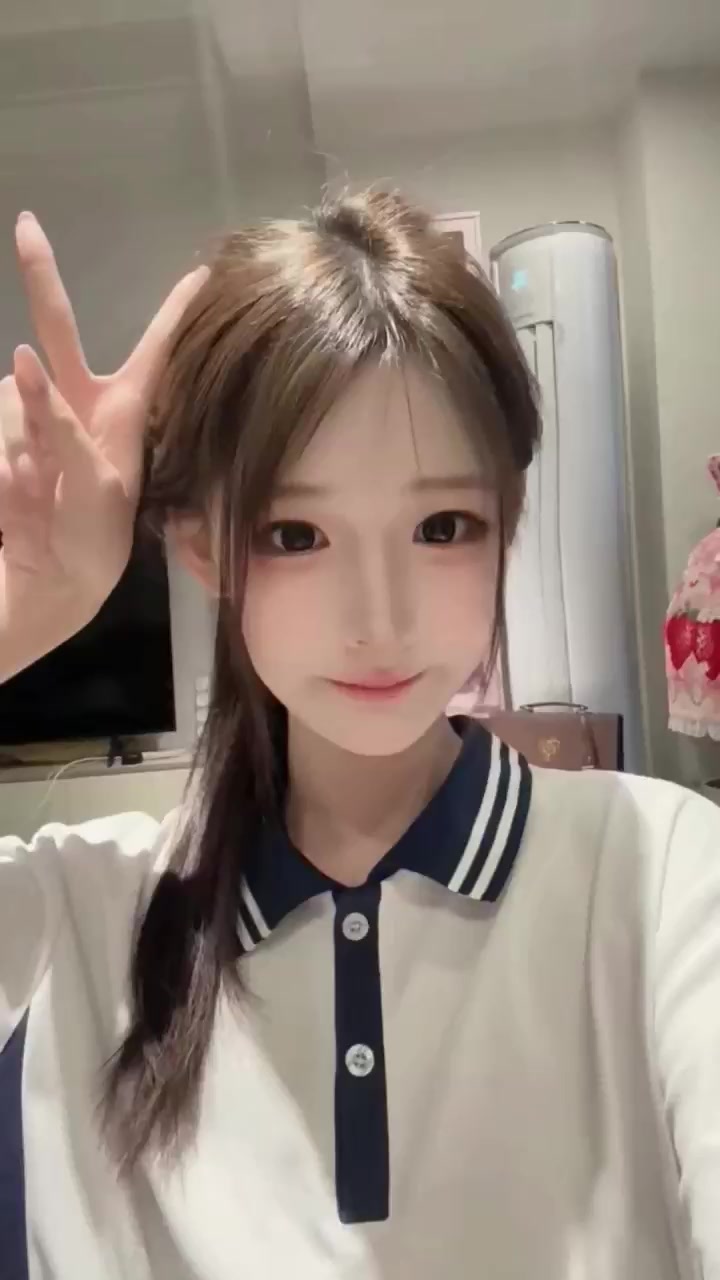 双马尾少萝 季雨 往期自慰视频 白虎粉穴手指狂抠 淫荡表情超诱人