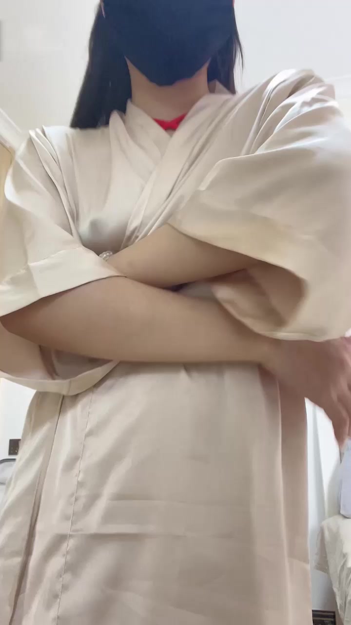 极品白虎少妇 优优 绳缚自慰福利 睡袍轻解红绳紧缚娇躯 假屌虐穴蜜液肆意流淌！