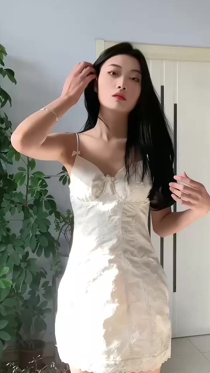 湖南长沙极品美女 王思媛 约炮视频曝光 口交深喉卖力吸吮肉棒 炮友无套抽插白虎骚穴爽翻天际！
