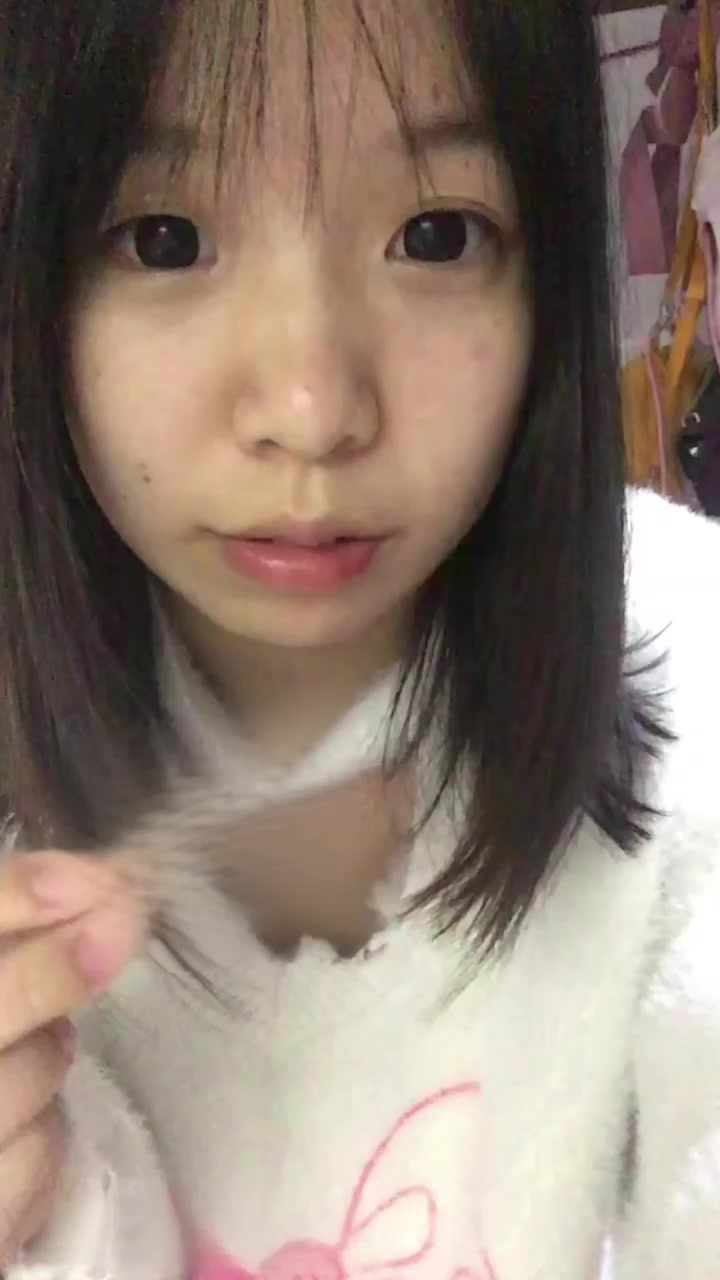 极品美少女 小凤 私人订制大尺度视频流出 三点全露裸舞狂野撩人 道具狂桶骚穴自慰 反差感炸裂！