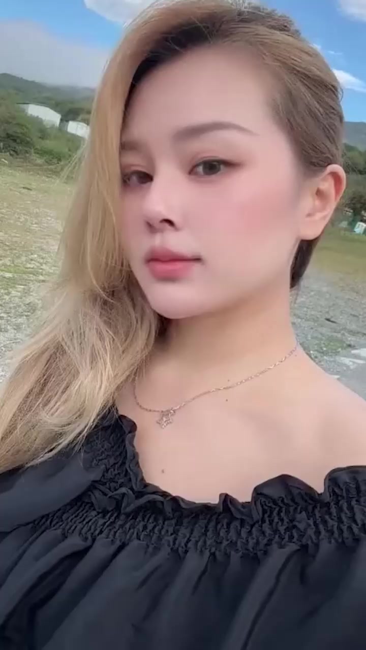 抖音网红御姐 毛艳 赤身全裸巨乳诱惑 双手掰穴 粉嫩嫩肉外翻 淫水直流！