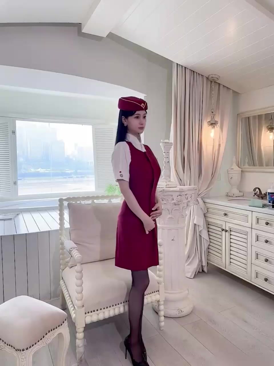 极品网红 柚琪 最新写真流出 明星颜值身材妖娆 空姐制服高跟黑丝诱惑摆拍 让人情欲高涨！