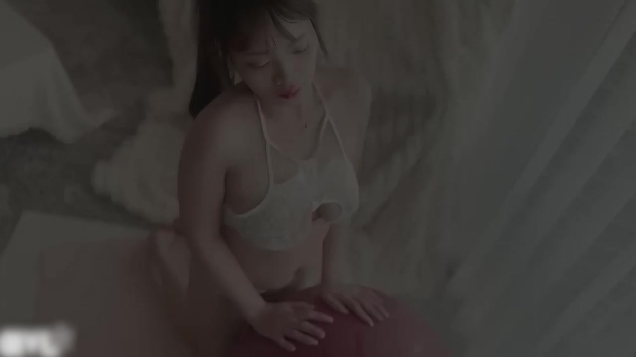 巨乳网黄 萱萱 最新私拍流出 极品御姐全裸狂揉大奶 骚穴肥美镜头特写 勾魂媚眼直击灵魂！