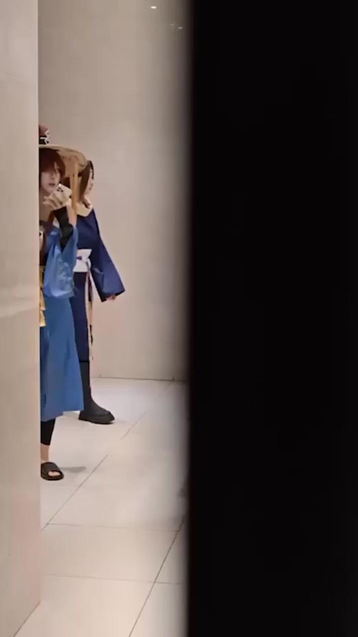 传媒公司cos团播女厕所偷拍 多体位女神被拍下放尿过程 高清呈现肥鲍形状！2