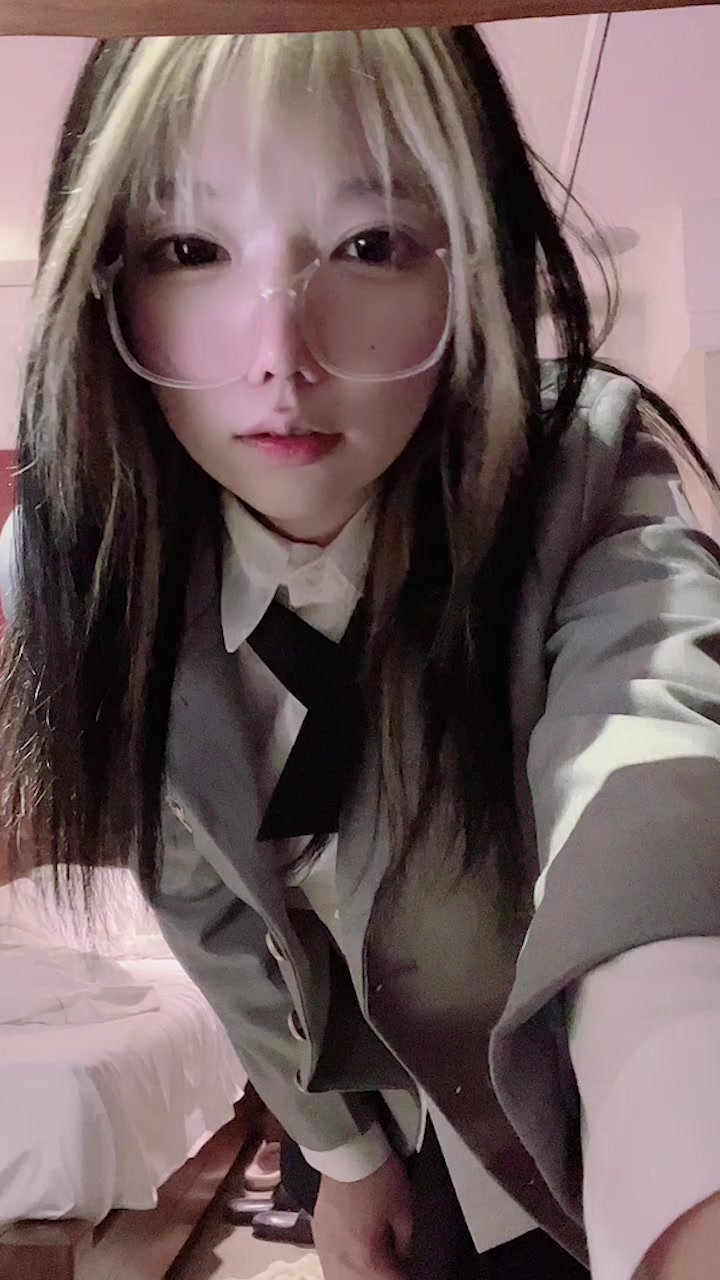 极品福利姬 莉犬酱 私拍合集流出 魅惑眼镜妹反差清纯脸蛋欲望满溢 白丝翘臀挑逗自摸 骚态尽显！