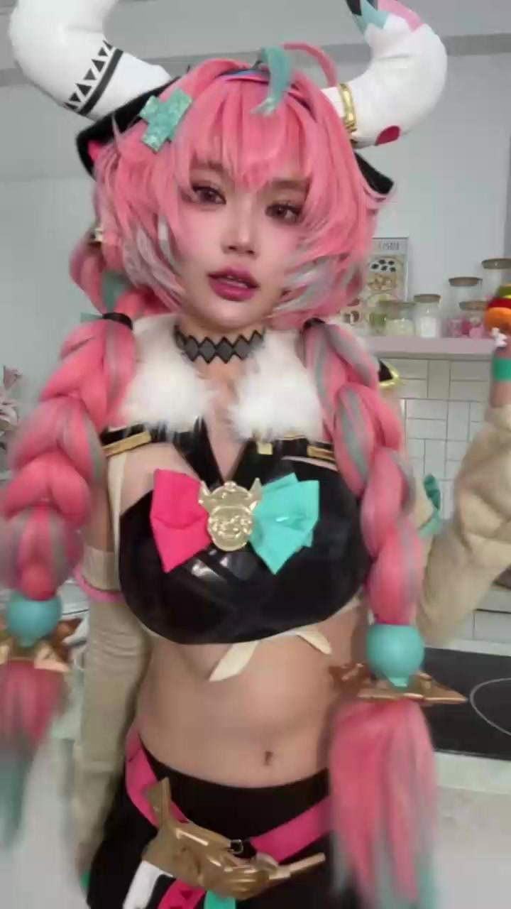 极品福利姬 ZinieQ COS瓦雷莎写真私拍流出！雪白巨乳被奶液浸润 娇羞眼神直勾魂魄！
