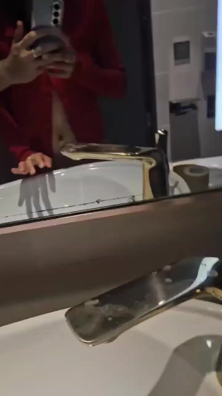广东高颜值尤物 赵梓涵 约炮视频流出 揉奶裸聊诱惑撩人 酒店镜前站姿后入 表情销魂喘媚如丝！