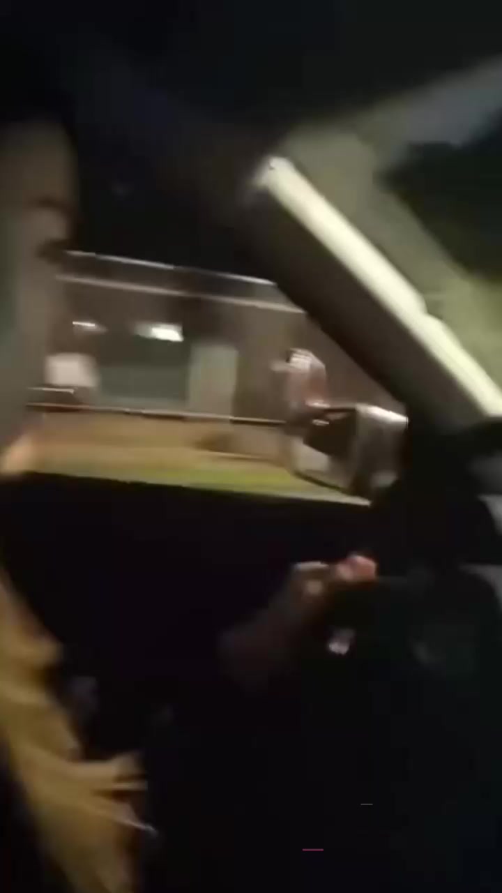 已婚少妇学车出轨教练 为图考试吉利 竟要求主动上身 从方向盘直接转战床单！