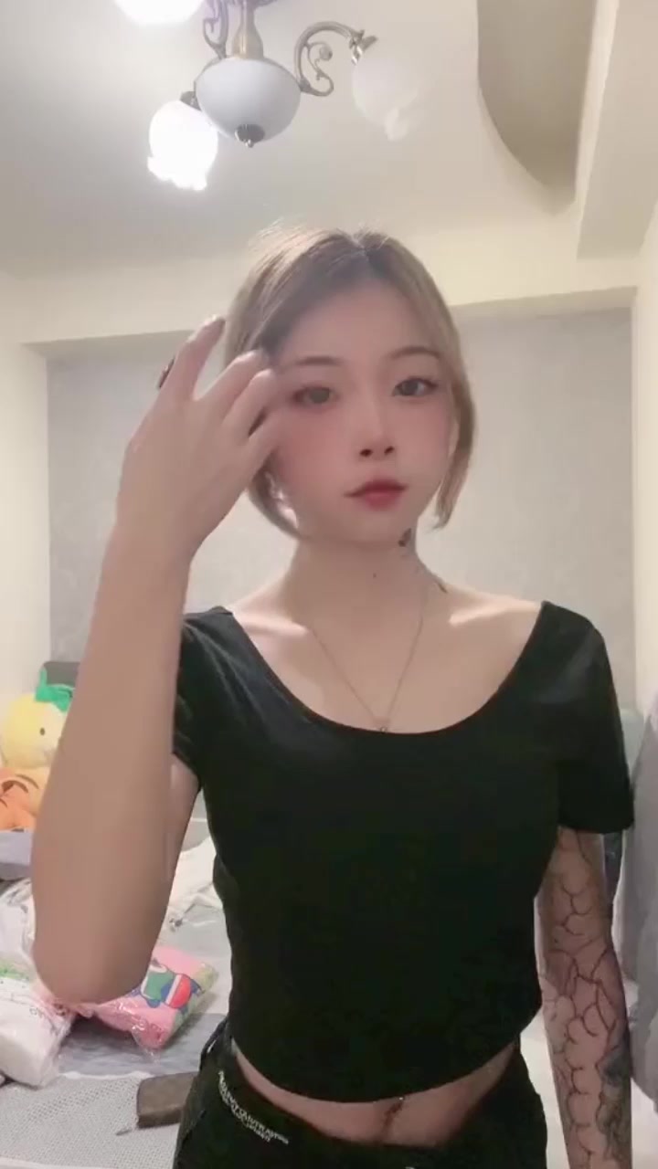 神颜小网美 萱萱 疯狂约炮高潮失神被偷拍 瘫软娇躯小腹浓精斑斑 狡黠炮友对准嫩穴 悄然录下香艳瞬间！